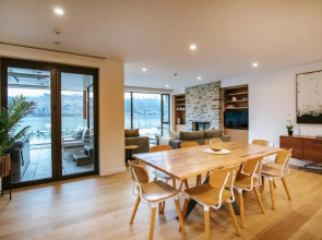 Spinnaker Tahi - Sleeps 6 - Central Location - Lake Views