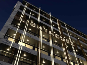 Skylark, Aluma Hotel & Resort