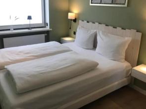 HAMBURG-No-5-Altes-Bootshaus