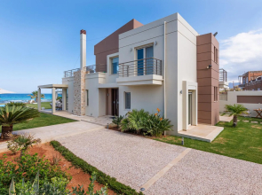 Beachfront Villa Diamond with a heated pool