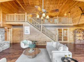 Leyland by Avantstay Cabin Mansion w/ Views