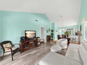 Siesta Dunes Beach 201 - Two Bedroom Condo