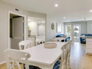 Emerald Isle Condo w/ Indoor Pool & Beach Access!