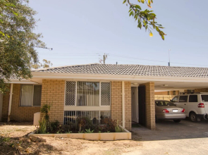 Cosy Murdoch Home