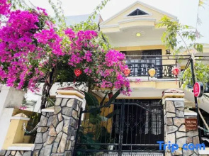[Central] Spacious Ancient Home - 2 Bedroom Apartment With private living/dining/kitchen area