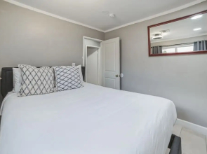 Las Vegas - 5 Mins From The Strip 4 Bedroom Home by RedAwning