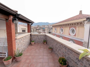 Apartment with huge terrace in the party area