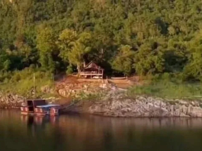 Boat House Suriya