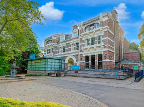 Liverpool Aigburth Sefton Park Hotel By Belvilla