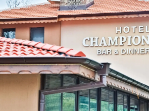 Hotel Champion