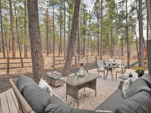 Renovated Cottage w/ Fire Pit in Munds Park!
