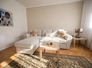 Sunny 1bdr Apartment Near City Center