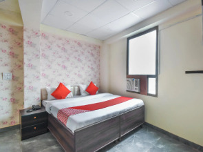 OYO 70184 Hotel Golden Bird