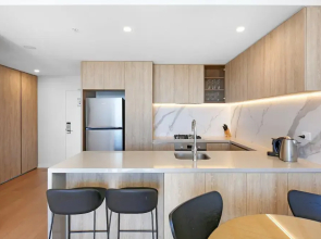 Elegant 2-bed Broadbeach Hotel With Ocean View