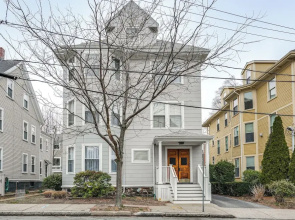 Walk to Harvard Square: Apartment in Cambridge