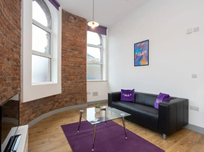 Spacious, Apartment Close to Manchester City Centre By Pillo Rooms