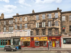 Elegant 3 Bedroom Central Apartment W/Castle View