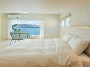 Geoje Daol Pool Villa Pension