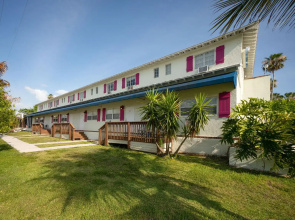 Captain's Table Hotel