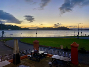 Corran House Guest House & Hostel