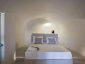Oia Waves by SV