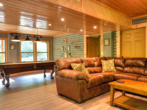 Rippling Waters Lodge 3 Bedroom Cabin by RedAwning