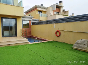 Cozy villa with pool and Barbecue