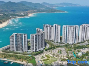 Yajing Haiju Surfing Seaview Design Hotel (Wanning Sunac Riyuewan Branch)
