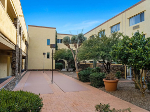 La Quinta Inn & Suites by Wyndham Tucson - Reid Park