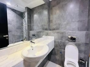 Luxury Spacious Apartment Near Downtown with Balcony and Free Parking by Belvilla