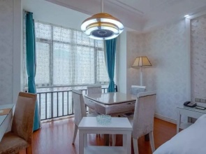 Vienna Hotel (Liuyang River Bridge Pedestrian Street)