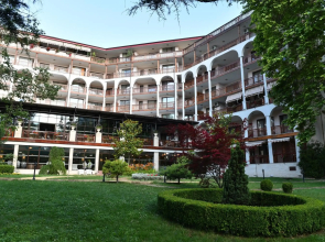 SG Estreya Residence Apartments