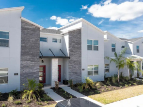 1112 CD - Glam 4BR Townhome, Pool