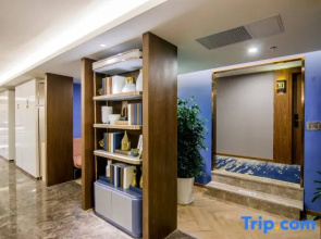 Heyi Zhishang Hotel (Shanghai Lujiazui Shangcheng Road Subway Station)