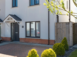 Park Gardens - Lovely Cottage, Parking, Central Location