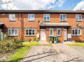 Spacious 3 bed House Garden Parking Wifi Smart tv