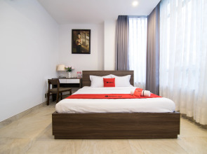 RedDoorz Premium near Hang Xanh