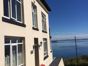 Honeycombe House