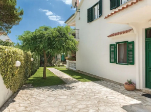 Lovely 4 Bedroom Apartment with Beautiful Garden And Terrace, 50m From the Beach
