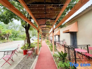 Yanzihu Huayuan Hotel