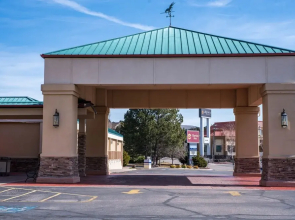 Grand Idaho Inn & Suites