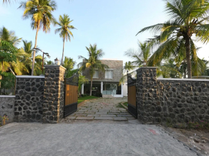 OYO 13820 Coco Retreat Farm