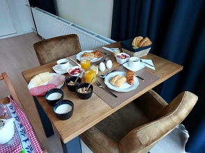 East Meets West Bed And Breakfast (Adults Only)