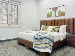 BluO Awesome 1BHK DLF Galleria Market ,Gym TT