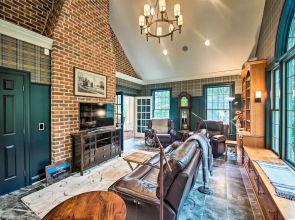 Extravagant Atglen Manor w/ Private 60-acre Land!