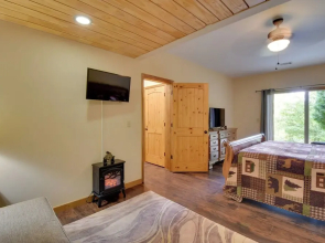 Hot Tub, Game Tables & Mtn Views: Ellijay Cabin