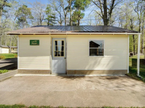 Convenient Cabin w/ Access to 3 Boat Docks!