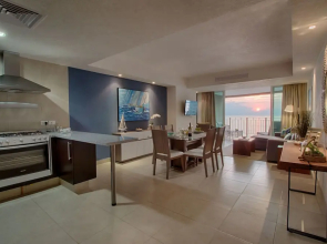 Beautiful Condo at Grand Venetian