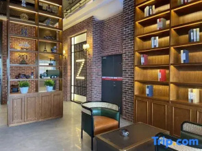 Zhuoyue Hotel (Tacheng Zhuoyue Parkson Shopping Park)