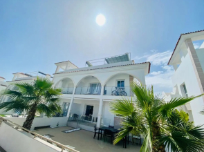 Fortuna Penthouse with roof terrace, AC and pool